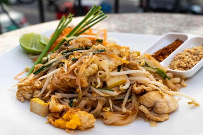 how to eat thai food