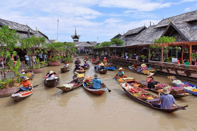 Khlong Lat Mayom Floating Market