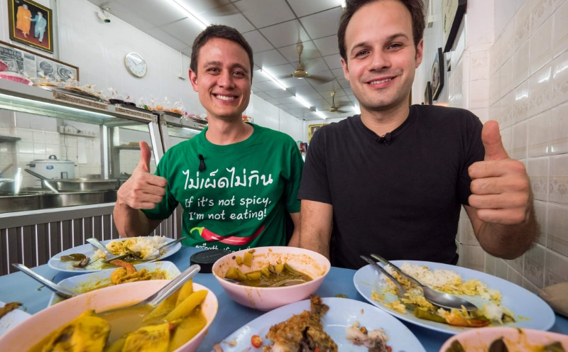 Thai dining etiquette