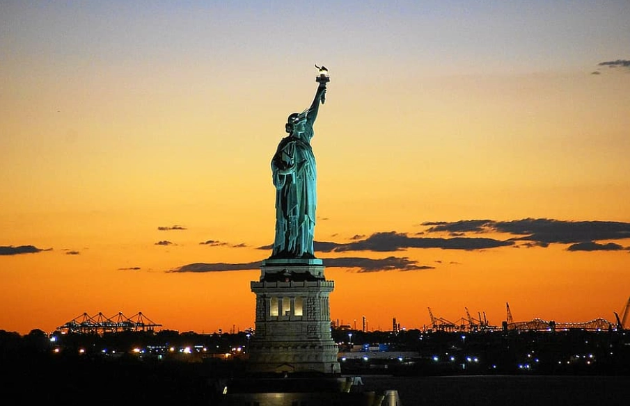 statue of liberty ferry